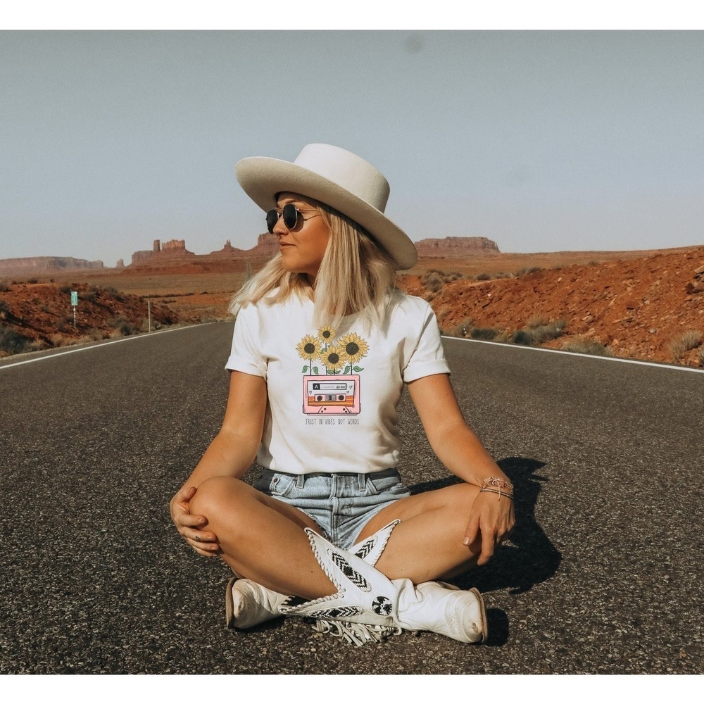 Retro Good Vibes Positive Festival Graphic Casual T-Shirt